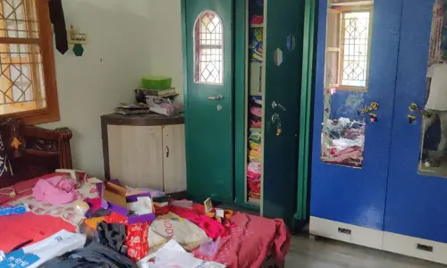 బీజేపీ నాయకుడి ఇంట్లో చోరీ