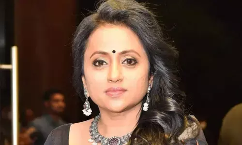 మీకు అలాంటి ఆలోచనలు ఉంటే కాల్ చేయండి.. నెంబర్ షేర్ చేసిన యాంకర్ సుమ