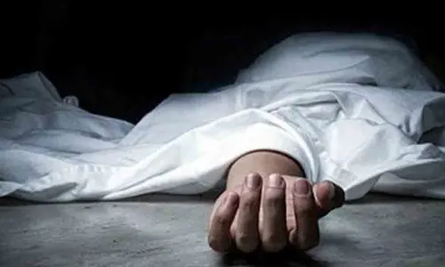 వ్యవసాయ బావిలో ట్రాక్టర్ బోల్తా డ్రైవర్ మృతి