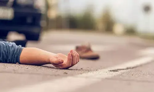 రోడ్డు ప్రమాదంలో ముగ్గురు స్పాట్ డెడ్