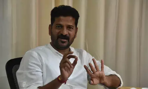 TPCC Chief Revanth Reddy: కేటీఆర్ సినిమా ఇండస్ట్రీ సంబంధాలపై టీపీసీసీ చీఫ్ రేవంత్ రెడ్డి సంచలన వ్యాఖ్యలు