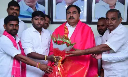 మంత్రి ఎర్రబెల్లిని కలిసిన బబ్బూరి శ్రీకాంత్ గౌడ్..