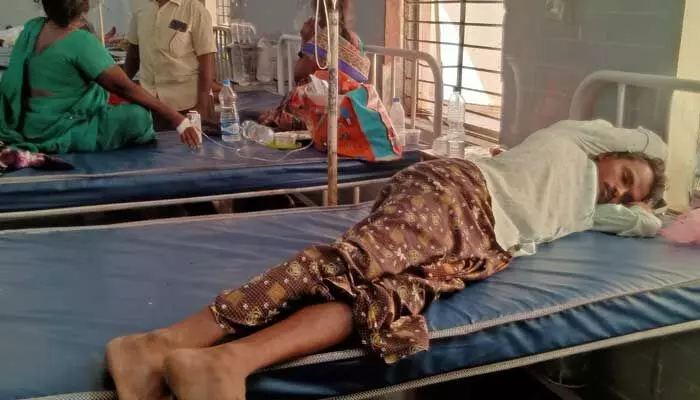 కలుషిత ఆహారం తిని 42 మందికి అస్వస్థత కలుషిత ఆహారం తిని 42 మందికి అస్వస్థత