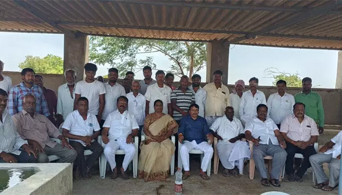 ఆ మండలంలో బీఆర్ఎస్ కు భారీ షాక్.. ఆ మండలంలో బీఆర్ఎస్ కు భారీ షాక్..
