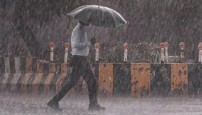 Weather: ఏపీపై నైరుతి రుతుపవనాల ఎఫెక్ట్.. పలుచోట్ల వర్షాలు! Weather: ఏపీపై నైరుతి రుతుపవనాల ఎఫెక్ట్.. పలుచోట్ల వర్షాలు!