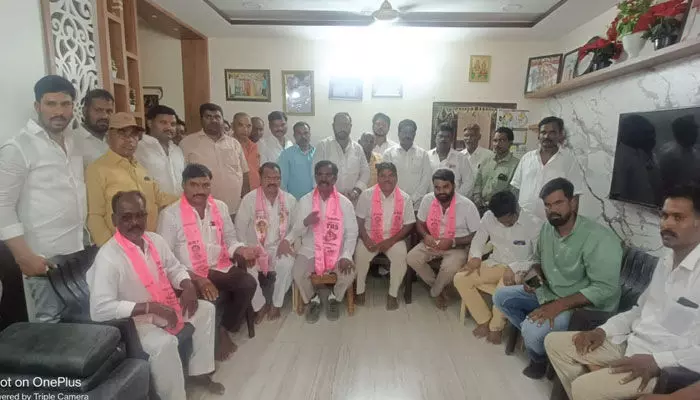 నిజాయితీగా ప్రజలకు సేవలు అందిస్తా.. మాజీ ఎమ్మెల్యే కె.ఎస్.రత్నం. నిజాయితీగా ప్రజలకు సేవలు అందిస్తా.. మాజీ ఎమ్మెల్యే కె.ఎస్.రత్నం.