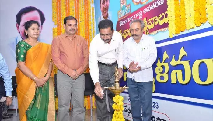 సాహితీ సౌరభాలను గుభాళించిన దశాబ్ది వేడుక.. సాహితీ సౌరభాలను గుభాళించిన దశాబ్ది వేడుక..