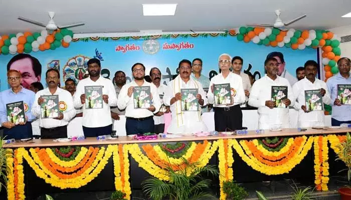 బహుముఖ ప్రజ్ఞాశాలి సురవరం ప్రతాపరెడ్డి.. బహుముఖ ప్రజ్ఞాశాలి సురవరం ప్రతాపరెడ్డి..