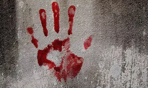 గర్ల్ ఫ్రెండ్ ను గొంతు కోసి హత్య చేసిన ప్రియుడు