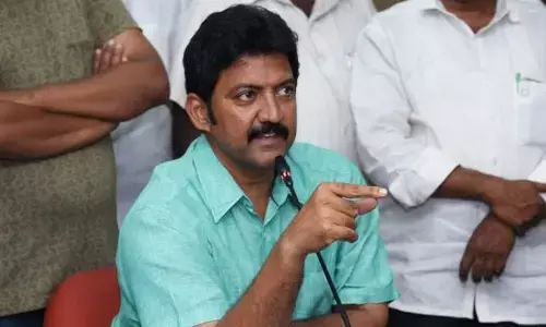 Vallabhaneni Vamsi: వైసీపీ ప్రభుత్వాన్ని విమర్శించేవాళ్లు పనికిమాలిన సన్నాసులు