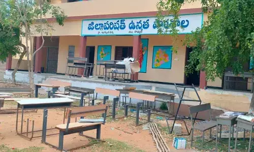 తాగుబోతులకు అడ్డాగా ఇన్ముల్ నర్వ సర్కార్ బడి.