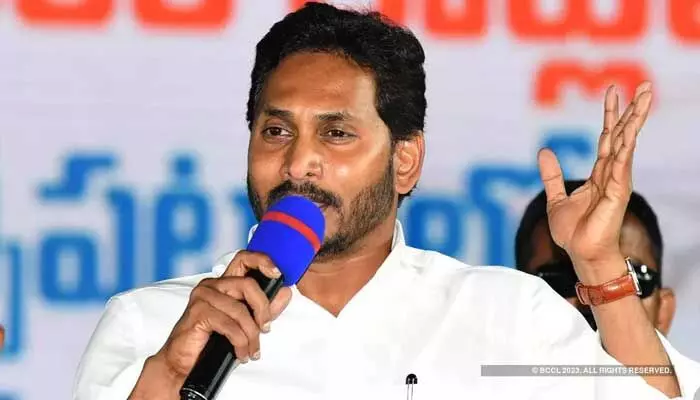 చంద్రబాబు మోసాల్లో పవన్ కల్యాణ్ పార్ట్నర్: సీఎం జగన్ తీవ్ర విమర్శలు చంద్రబాబు మోసాల్లో పవన్ కల్యాణ్ పార్ట్నర్: సీఎం జగన్ తీవ్ర విమర్శలు