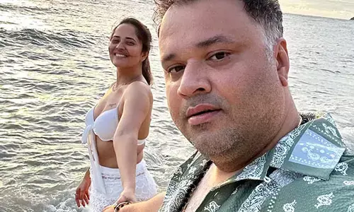 అందరి కళ్లు నా పైనే అంటూ.. పోస్ట్  చేసిన Anasuya Bharadwaj