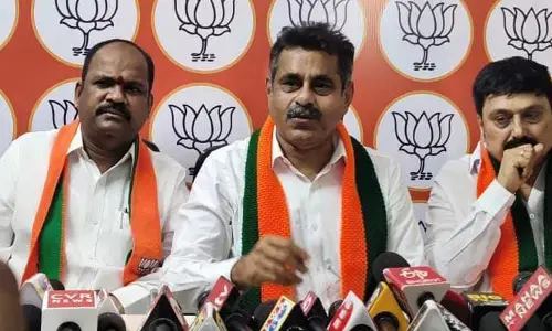 కేసీఆర్ ఫ్యామిలి రాష్ట్రాన్ని దోచుకుతింటుంది.. మాజీ ఎంపీ కొండా విశ్వేశ్వర్ రెడ్డి