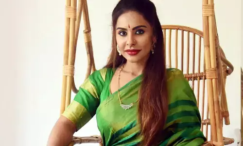 శ్రీరెడ్డి థై షో చూసి చాలా రోజులు అయిపోయిందట.. ఆ ఫొటోలు కావాలని కుర్రాళ్ల రిక్వెస్ట్