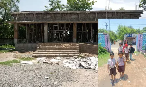 తరగతులు ప్రారంభమయ్యాయి కాని.. నిర్మాణాలు పూర్తి కాలేదు..