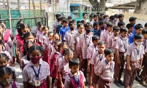భానుడి భగభగ.. బడులకు వెళ్ళేదెలాగా.. !