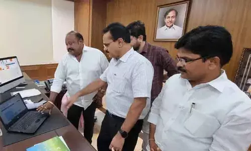 రూ.లక్ష సాయానికి రెండేళ్ల క్రితం ఆదాయ సర్టిఫికెటైనా ఓకే.. మంత్రి గంగుల