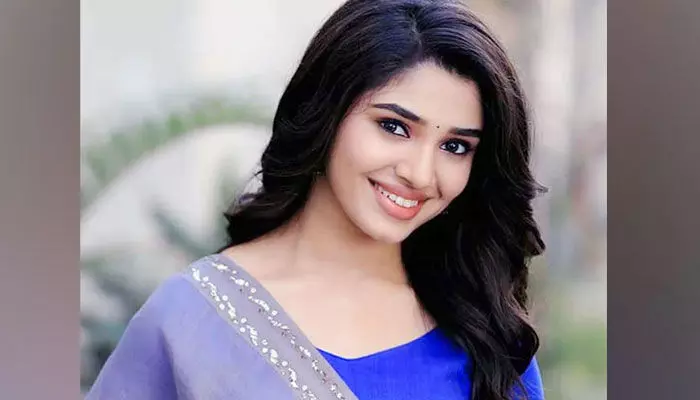 సినిమాల్లోకి రాకముందు ఉప్పెన బ్యూటీ డబ్బు కోసం అలాంటి పనులు చేసిందా? సినిమాల్లోకి రాకముందు ఉప్పెన బ్యూటీ డబ్బు కోసం అలాంటి పనులు చేసిందా?