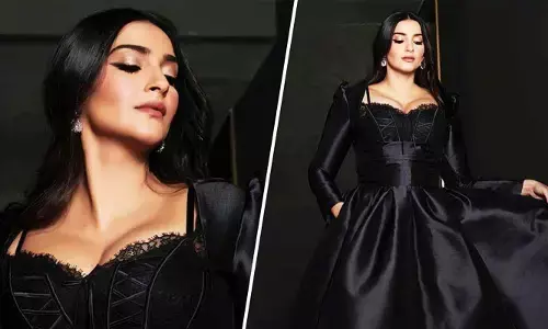 అందరిముందే అక్కడ చేతులేసి నొక్కాడు.. Sonam Kapoor