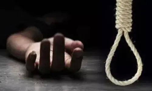 బాసర ట్రిపుల్ ఐటీలో విద్యార్థిని ఆత్మహత్య
