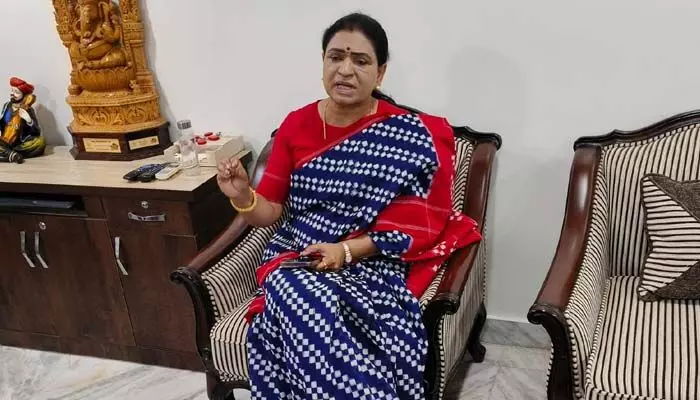 సీఎం కేసీఆర్ ఏ ముఖం పెట్టుకొని గద్వాలకు వచ్చిండ్రు: డీకే అరుణ సీఎం కేసీఆర్ ఏ ముఖం పెట్టుకొని గద్వాలకు వచ్చిండ్రు: డీకే అరుణ