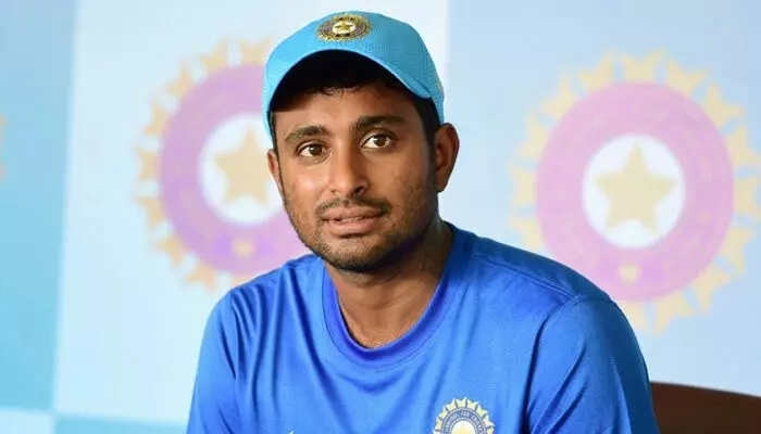 అతని కొడుకు కోసం నా కెరీర్ నాశనమైనది.. బీసీసీఐ మాజీ ప్రెసిడెంట్పై అంబటి రాయుడు సంచలన ఆరోపణలు అతని కొడుకు కోసం నా కెరీర్ నాశనమైనది.. బీసీసీఐ మాజీ ప్రెసిడెంట్పై అంబటి రాయుడు సంచలన ఆరోపణలు
