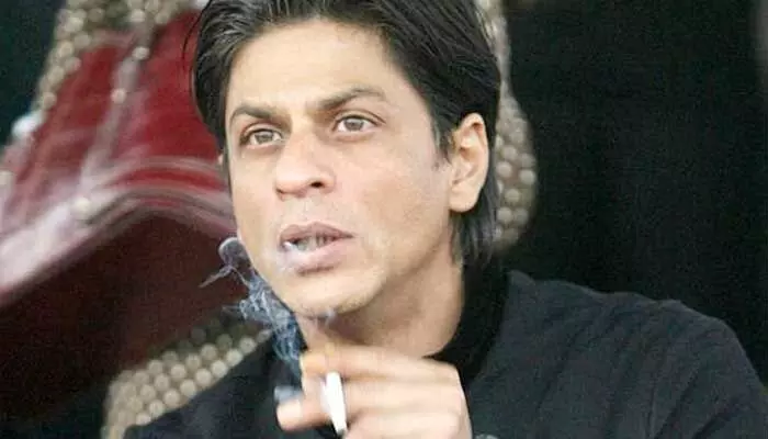 Shah Rukh Khan:  రోజుకు 100 సిగరెట్‌లు తాగుతున్న స్టార్ హీరో.. మానుకోలేకపోతున్నాడట