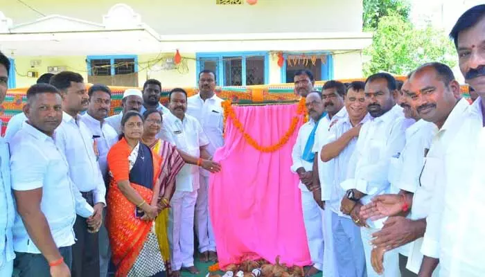 ప్రభుత్వ కార్యాలయాలన్నీ ఒకే చోట.. ఎమ్మెల్యే కల్వకుంట్ల విద్యాసాగర్ రావు ప్రభుత్వ కార్యాలయాలన్నీ ఒకే చోట.. ఎమ్మెల్యే కల్వకుంట్ల విద్యాసాగర్ రావు