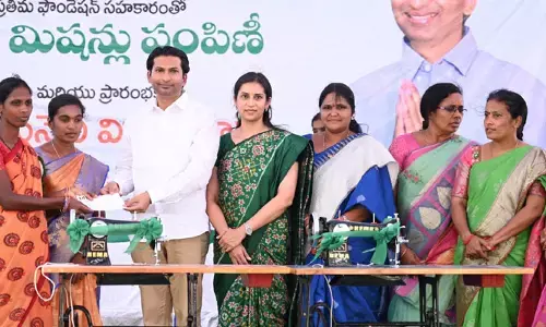 కోనరావుపేట వస్త్రపరిశ్రమకు కర్మాగారంగా మారాలి.. ప్రతిమ ఫౌండేషన్ నిర్వాహకులు