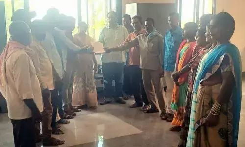 గ్రామ పంచాయతీ కార్మికుల సమస్యలు పరిష్కరించకపోతే సమ్మె బాటే..