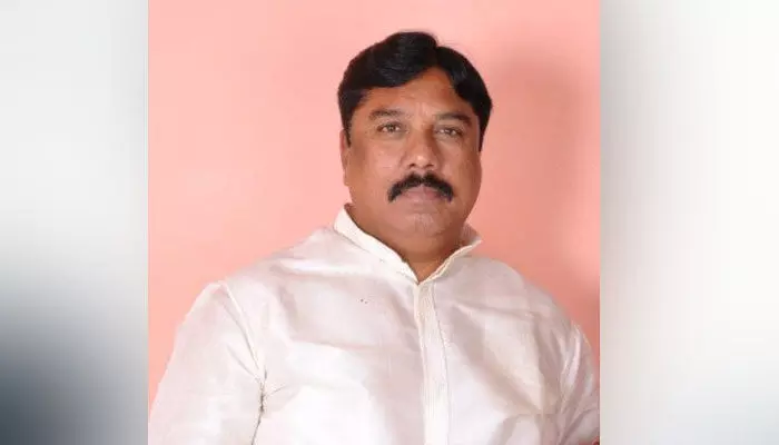 బీఆర్ఎస్ పార్టీ సమావేశాలకు మాజీ ఎఎంసీ ఛైర్మన్ దూరంగా ఎందుకున్నారో తెలుసా.. బీఆర్ఎస్ పార్టీ సమావేశాలకు మాజీ ఎఎంసీ ఛైర్మన్ దూరంగా ఎందుకున్నారో తెలుసా..