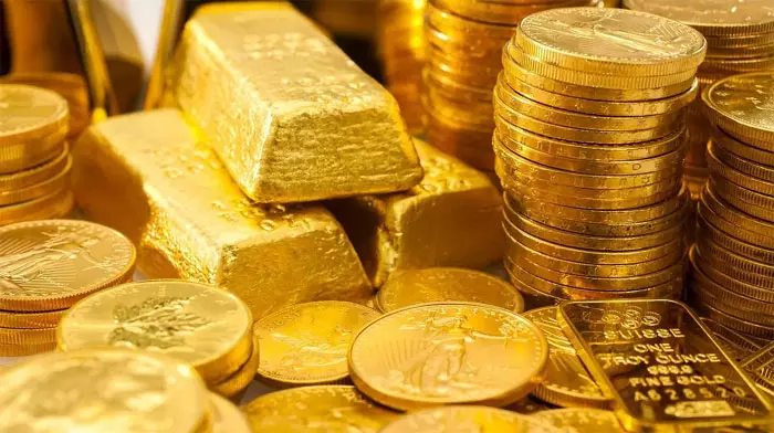 నేడు స్వల్పంగా తగ్గిన Gold Price