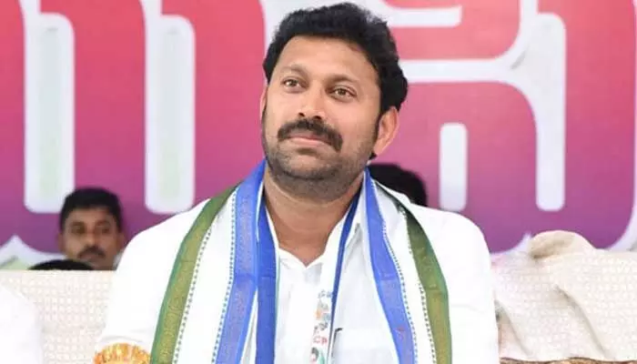 Viveka Case: చంచల్గూడ జైలుకు అవినాశ్ రెడ్డి.. Viveka Case: చంచల్గూడ జైలుకు అవినాశ్ రెడ్డి..