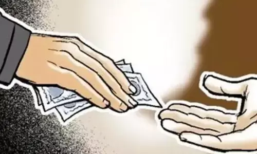 వాష్‌రూంలో లంచం!