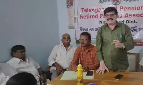 ఫ్రెండ్లీ ప్రభుత్వంలో పెన్షనర్ల అగచాట్లు..