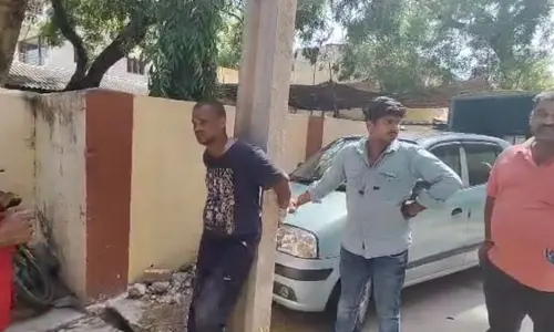 దొంగకు దేహశుద్ది చేసిన యాత్రికులు..