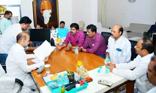 ‘15 ఏండ్లుగా పోరాడుతున్నాం.. మా స్థలాలు మాకిప్పించండి’
