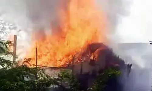 Kurnool: దేవనకొండలో బిర్యానీ హోటల్ దగ్ధం