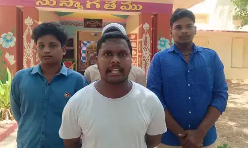 ఆ హెడమాస్టర్ తీరు అర్ధం కావడం లేదు: ABVP