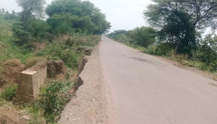 ఆదమరిస్తే అనంత లోకాలకే.. ఆదమరిస్తే అనంత లోకాలకే..