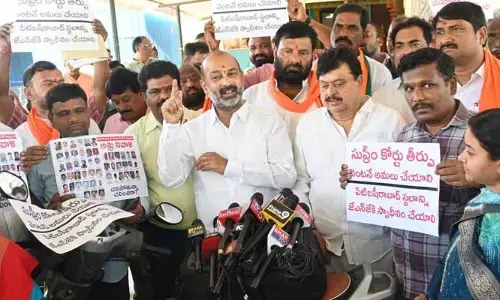 పేట్ బషీరాబాద్ జర్నలిస్టుల భూమి పై కేటీఆర్, కవితల కన్ను : బండి సంజయ్