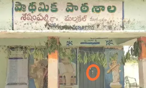 పాఠశాలకు తాళం వేసిన గ్రామస్తులు.. కారణం అదే..