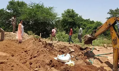 అక్రమ ఇసుక ఫిల్టర్ ల ధ్వంసం..