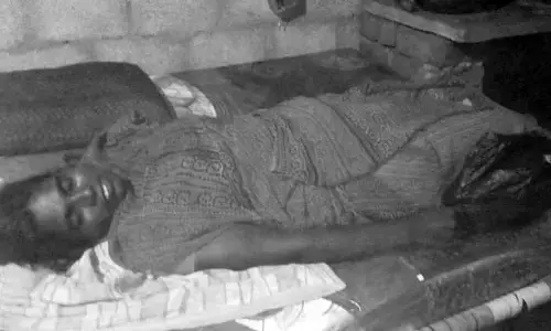Srikalahasti: అనుమానాస్పద స్థితిలో వివాహిత మృతి.. భర్తపైనే అనుమానాలు