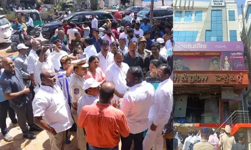 కాప్రాలోని హెల్త్ అండ్ గ్లో షోరూంలో అగ్ని ప్రమాదం..