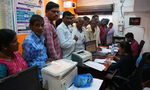 కులవృత్తిదారులకు తప్పని ఇబ్బందులు..