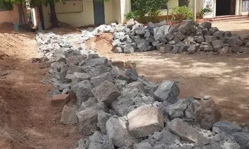 జడ్పీ, ఎంపీపీ ఆఫీస్ మధ్య గోడ చిచ్చు...