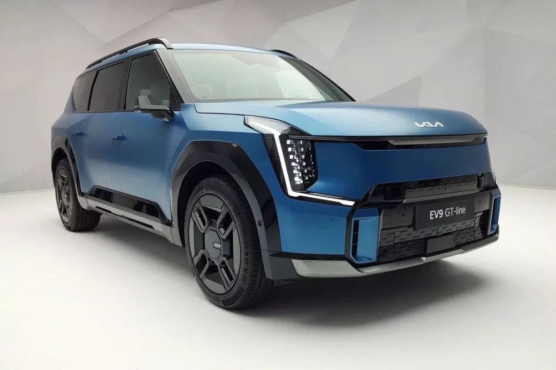 Kia EV9 SUV :ఒక్క చార్జింగ్తో 501 కిలోమీటర్లు.. కియా కొత్త కారు Kia EV9 SUV :ఒక్క చార్జింగ్తో 501 కిలోమీటర్లు.. కియా కొత్త కారు