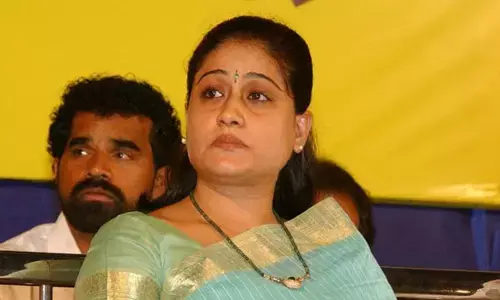 మీ సర్వేను నమ్మేదెలా..? పీసీసీ సర్వేపై విజయశాంతి సెటైర్లు